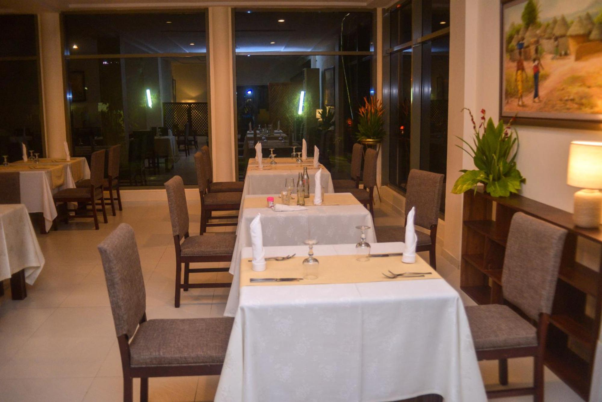 Hotel Sancta Maria โลเม ภายนอก รูปภาพ