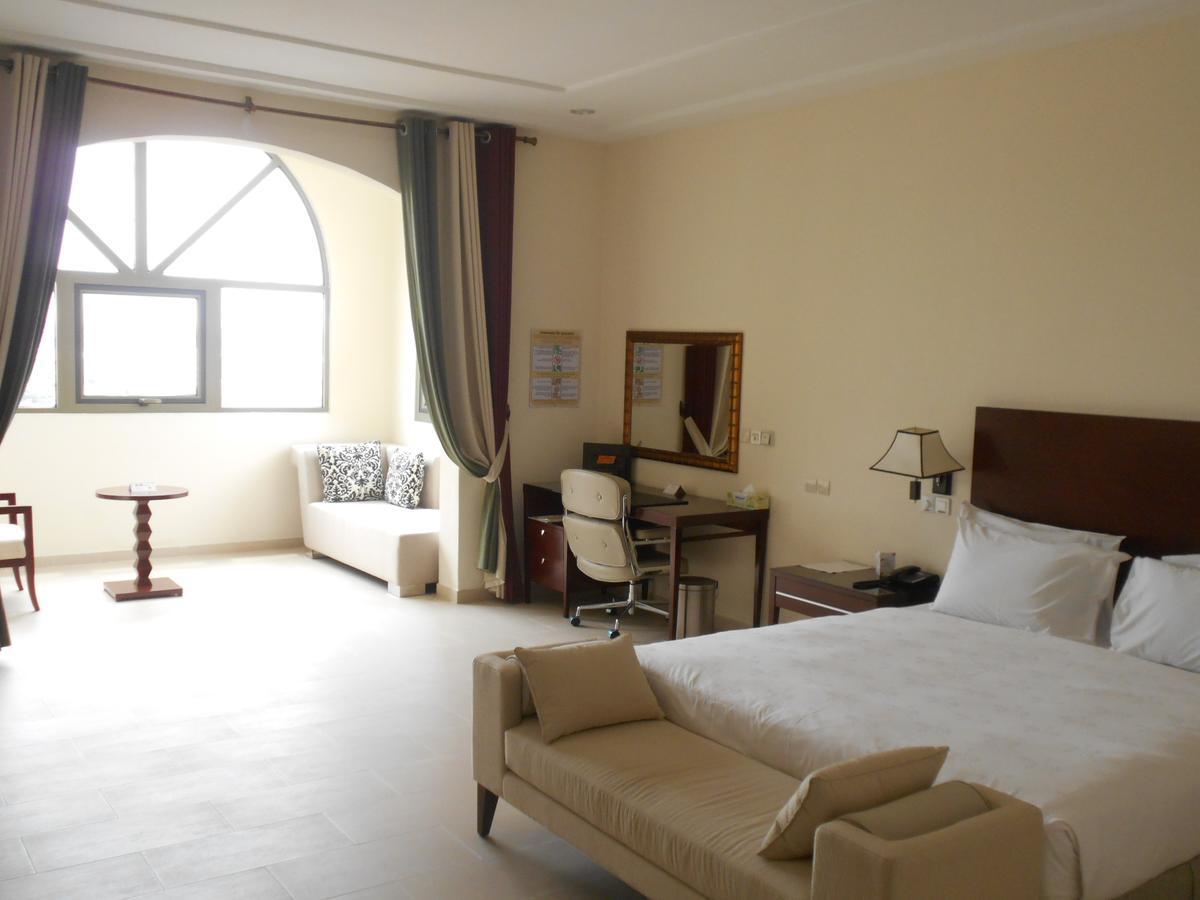 Hotel Sancta Maria โลเม ภายนอก รูปภาพ